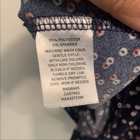 Halogen blouse with keyhole cut out in Large - Picture 4 of 4